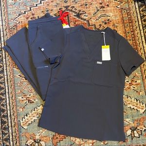 NWT Charcoal FIGS Scrub Set - Catarina/Yola Skinny